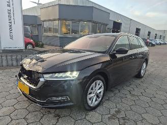 Schadeauto Skoda Octavia 1.0 e-TSI Business Edition Plus 2021/11