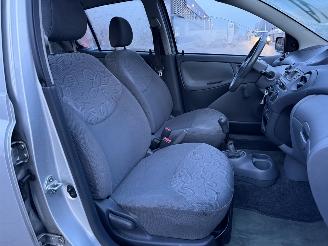 Toyota Yaris 1.3-16V VVT-i Luna picture 12