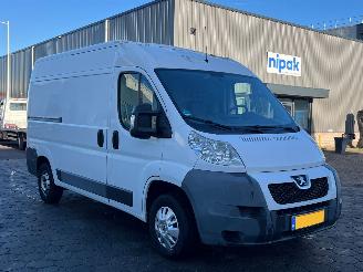 Peugeot Boxer 335 2.2 HDI L2H2 picture 3