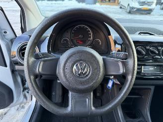 Volkswagen Up! 1.0 move up! BlueMotion picture 16