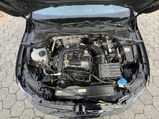 Volkswagen Golf 1.0 eTSI Life Business picture 7