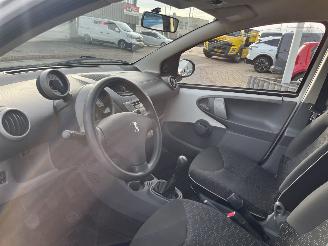 Peugeot 107 1.0-12V XS picture 11