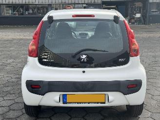 Peugeot 107 1.0-12V XS picture 5