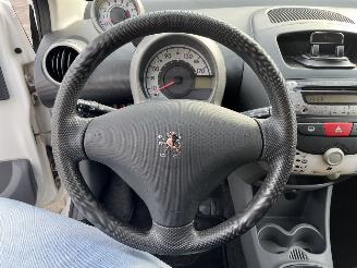 Peugeot 107 1.0-12V XS picture 14