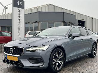 skadebil auto Volvo V-60 2.0 B3 Essential 2022/9
