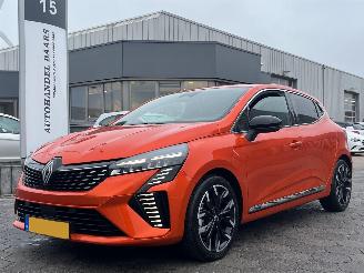 Damaged car Renault Clio 1.6 AUTOMAAT E-Tech Full Hybrid 145 techno 2025/4