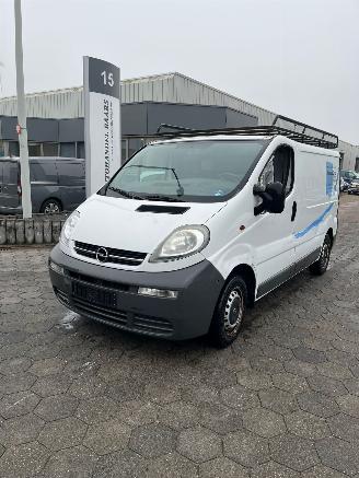 skadebil bedrijf Opel Vivaro 1.9 CDTI L1H1DC Elegance 2005/10