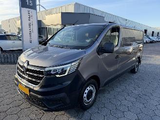 krockskadad bil auto Renault Trafic 2.0 dCi 110 T30 L2H1 Comfort 2022/5