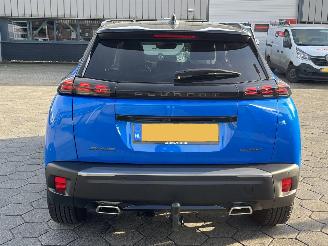 Peugeot 2008 1.2 Hybrid 136 GT picture 4