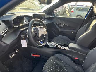 Peugeot 2008 1.2 Hybrid 136 GT picture 13