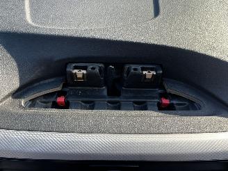 BMW 3-serie 320i Corporate Lease High Executive picture 16