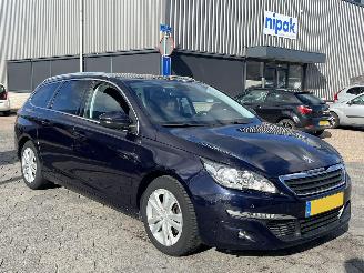 Peugeot 308 SW 1.2 PureTech Blue Lease Executive picture 3