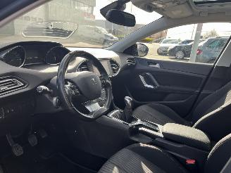 Peugeot 308 SW 1.2 PureTech Blue Lease Executive picture 12