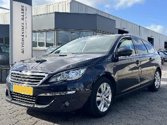 uszkodzony samochody osobowe Peugeot 308 SW 1.2 PureTech Blue Lease Executive 2015/6