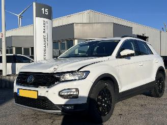 Vaurioauto  passenger cars Volkswagen T-Roc 1.0 TSI Style 2018/6
