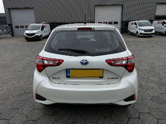 Toyota Yaris 1.5 Hybrid Dynamic picture 6