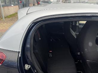 Peugeot 108 1.0 e-VTi Allure picture 12