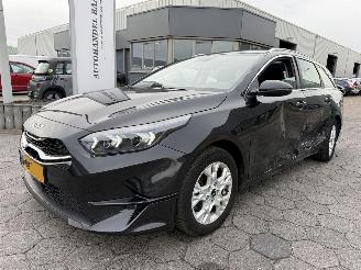 krockskadad bil auto Kia Ceed 1.0 T-GDi DynamicLine 2023/11