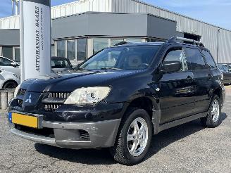 Damaged car Mitsubishi Outlander 2.0 Invite plus 2005/7