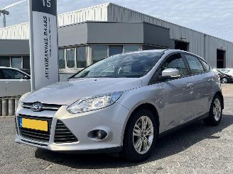damaged passenger cars Ford Focus 1.6 TI-VCT First Edition 2014/6