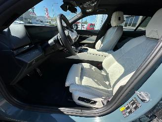 BMW 5-serie Touring 550e xDrive picture 14