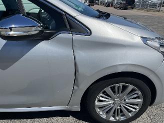 Peugeot 208 1.2 PureTech Blue Lease Executive picture 13