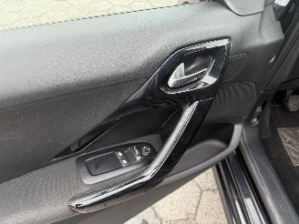 Peugeot 208 1.0 VTi picture 9
