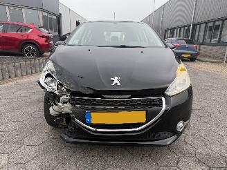 Peugeot 208 1.0 VTi picture 2