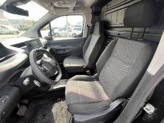 Peugeot e-Partner 136 L1 50 kWh picture 15