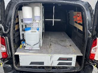 Peugeot e-Partner 136 L1 50 kWh picture 12