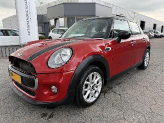 damaged passenger cars Mini Cooper 1.5 Cooper Business 2018/2