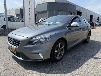 uszkodzony samochody osobowe Volvo V-40 2.0 D2 R-Design Business 2015/8