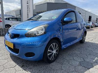 krockskadad bil auto Toyota Aygo 1.0-12V Dynamic Navigator 2011/10