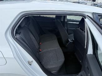 Volkswagen Golf 1.0 eTSI Life picture 11