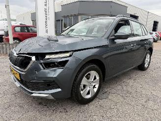 krockskadad bil auto Skoda Kamiq 1.0 TSI Ambition 2022/1