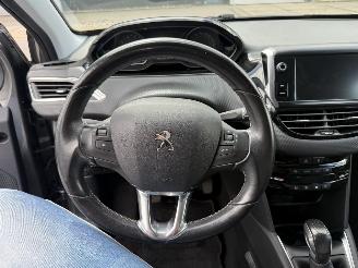 Peugeot 208 1.2 PureTech Allure picture 15