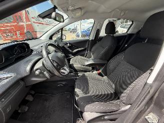 Peugeot 208 1.2 PureTech Allure picture 13