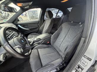 BMW 3-serie 320i Executive picture 13