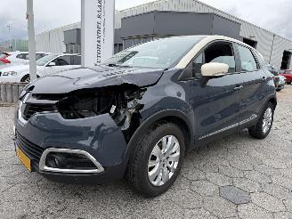 skadebil auto Renault Captur 0.9 TCe Expression 2015/3