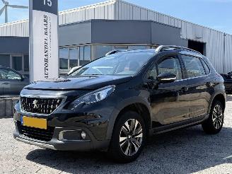 Unfallwagen Peugeot 2008 1.2 PureTech Allure 2017/9