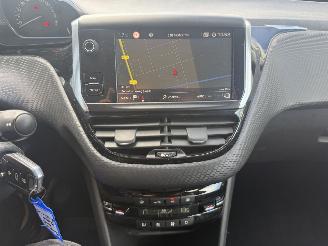 Peugeot 2008 1.2 PureTech Allure picture 19