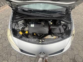 Renault Clio 1.2-16V Authentique picture 10