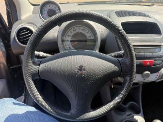 Peugeot 107 1.0-12V Urban Move picture 16