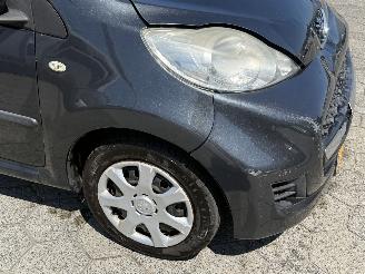 Peugeot 107 1.0-12V Urban Move picture 10