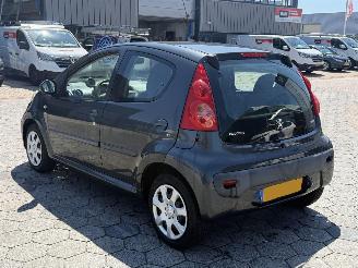 Peugeot 107 1.0-12V Urban Move picture 6