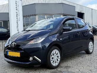 Voiture accidenté Toyota Aygo 1.0 VVT-i x-nav 2018/6