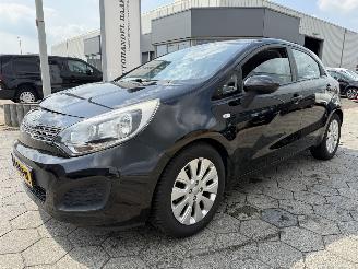 damaged passenger cars Kia Rio 1.2 CVVT 2011/11