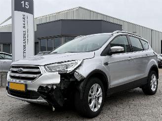 Voiture accidenté Ford Kuga 1.5 EcoBoost Titanium 2018/9
