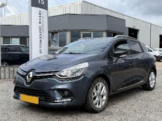 Vaurioauto  passenger cars Renault Clio Estate 0.9 TCe Limited 2018/6