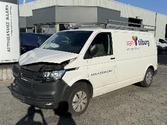 skadebil bedrijf Volkswagen Transporter 2.0 TDI L2H3 28 Comfortline 2022/2
